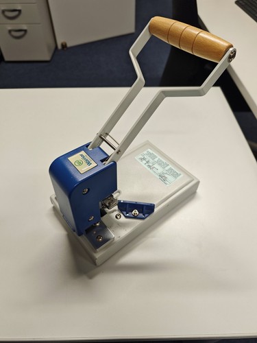 Eckenrunder eckenstanze - eckenrunder,